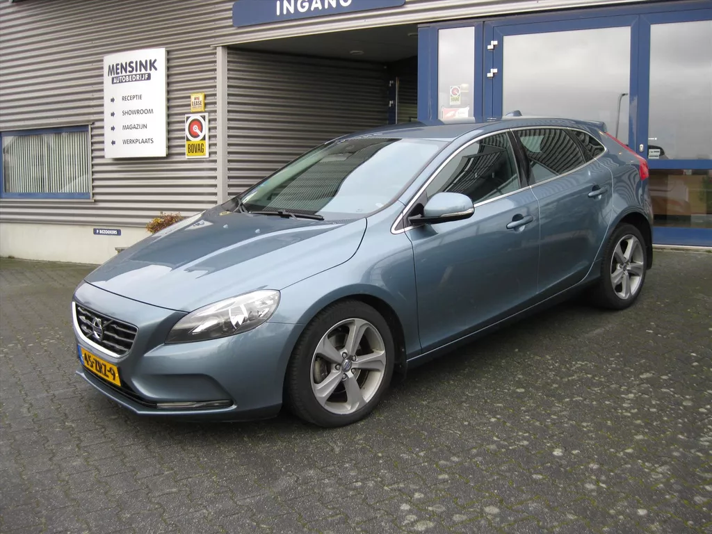 Volvo V40 1.6 T4 180PK Powershift Momentum