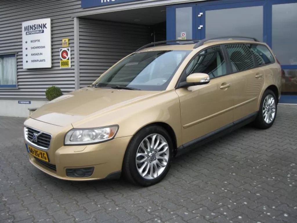 VOLVO V50 2.4 140PK GEARTRONIC Momentum VOLVO V50 2.4 140PK GEARTRONIC Momentum